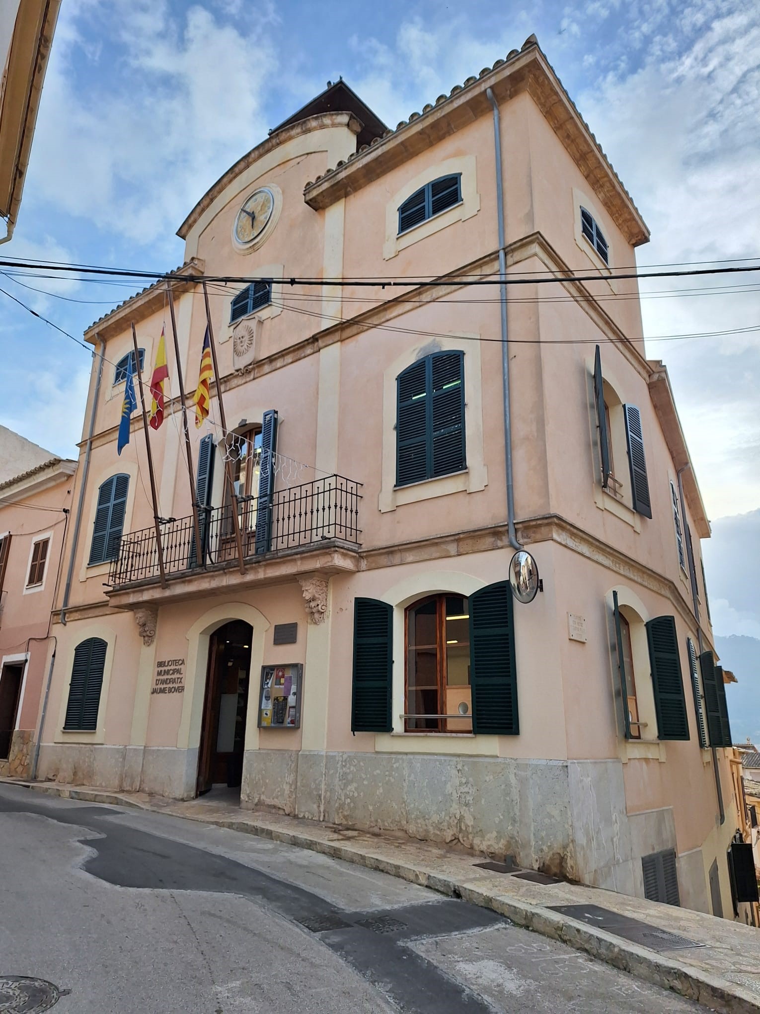 Stadtbibliothek Jaume Bover Pujol - Andratx (Mallorca) | VISIT ANDRATX